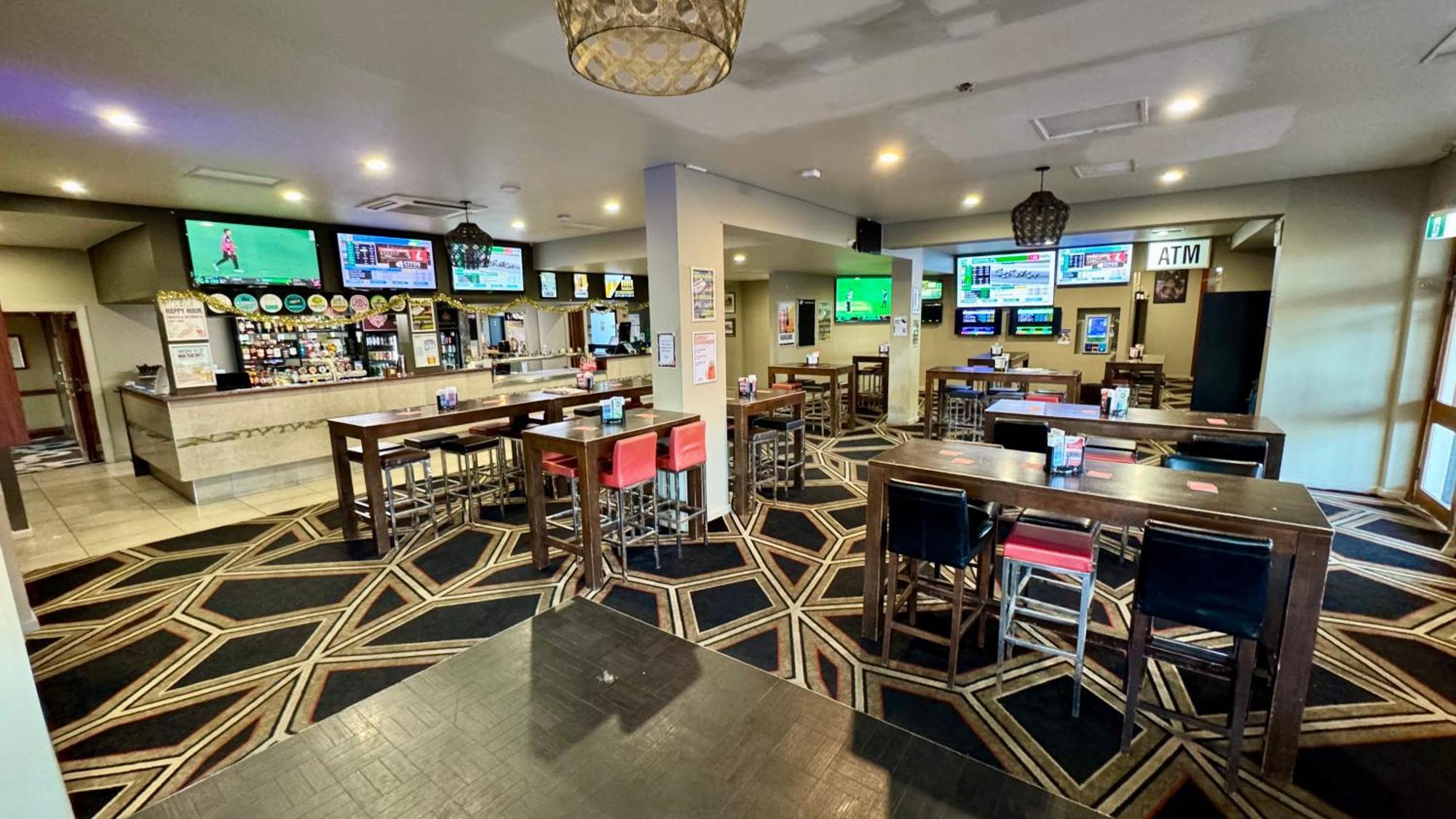 דובו Castlereagh Hotel מראה חיצוני תמונה