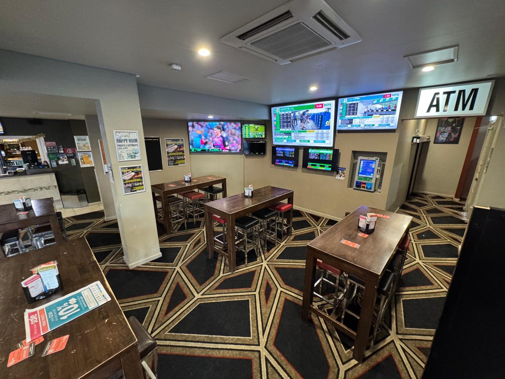 דובו Castlereagh Hotel מראה חיצוני תמונה