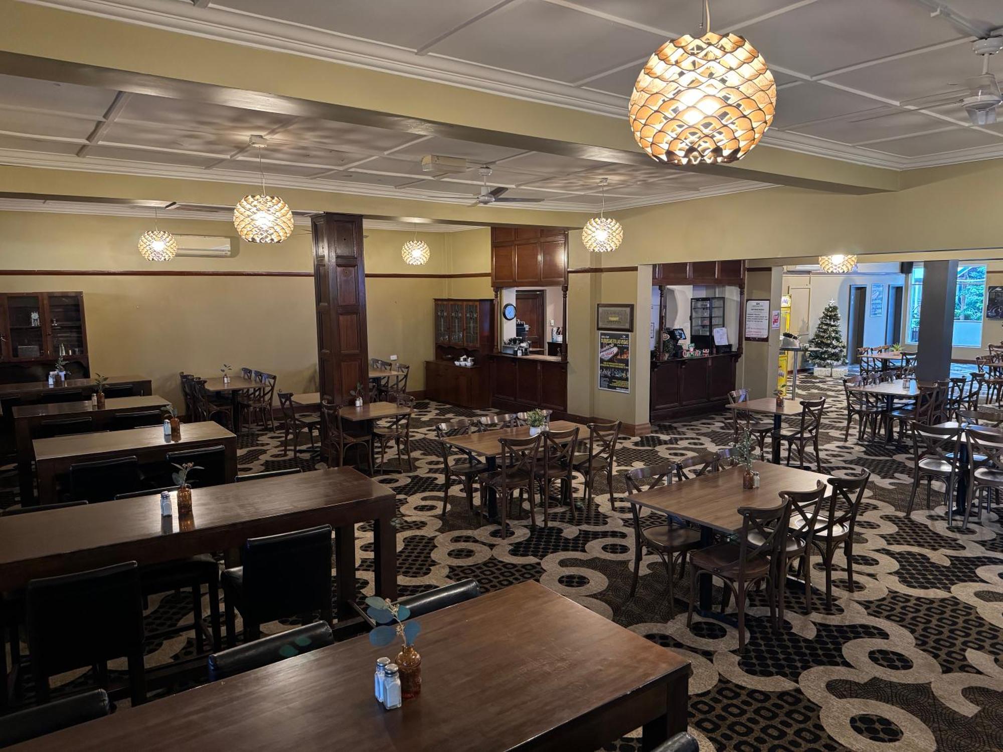דובו Castlereagh Hotel מראה חיצוני תמונה